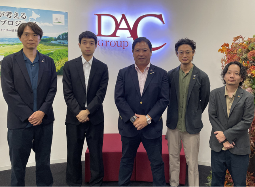 株式会社デイリースポーツ案内広告社｜翌月から1人あたり月10時間以上の業務効率化を実現。受講社員がリーダーとなり高度なAI活用への取り組みが加速