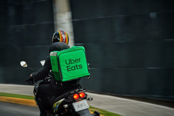 フードデリバリー Uber Eats
